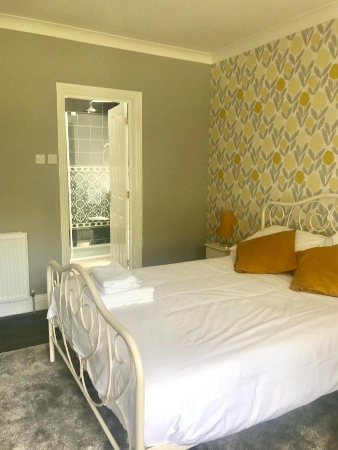 Fairlawn Bed & Breakfast บิชอปวอลแทม ภายนอก รูปภาพ